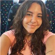 Me defino como una persona responsable, paciente y cercana, con vocación por la enseñanza y entusiasmo por acompañar a los alumnos
